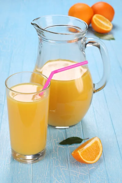 Vaso y jarra de zumo de naranja —  Fotos de Stock