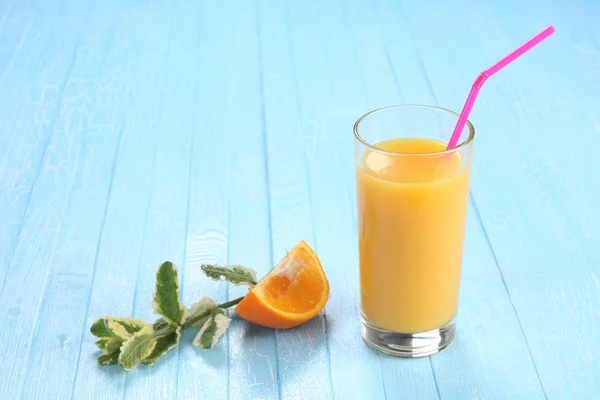 Bardak portakal suyu — Stok fotoğraf