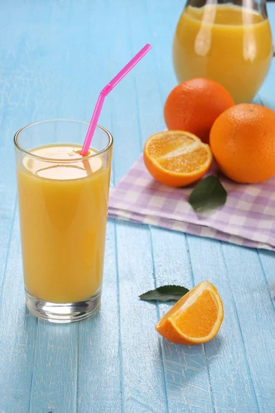Cam ve portakal suyu kabı — Stok fotoğraf