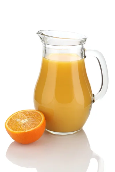 Jugo de naranja en una jarra aislada —  Fotos de Stock