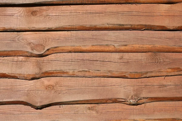 Деревянная доска с узлами и трещинами — стоковое фото