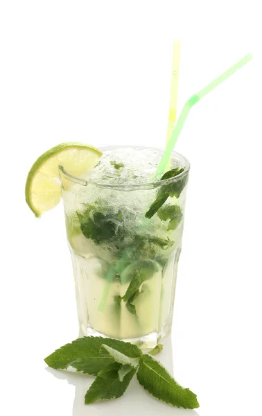 Mojito segar dalam gelas berkeringat — Stok Foto