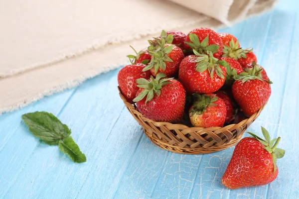 Strawberries in a wicker basket — Stock Photo, Image