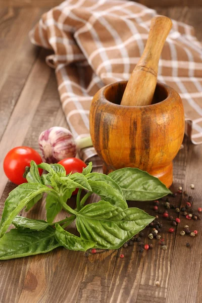 Fresh basil, tomato, garlic, wooden mortar — Stock Photo, Image