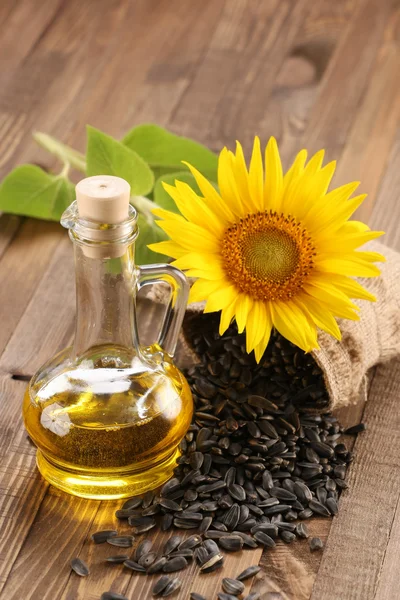 Olio di girasole, semi e girasole — Foto Stock