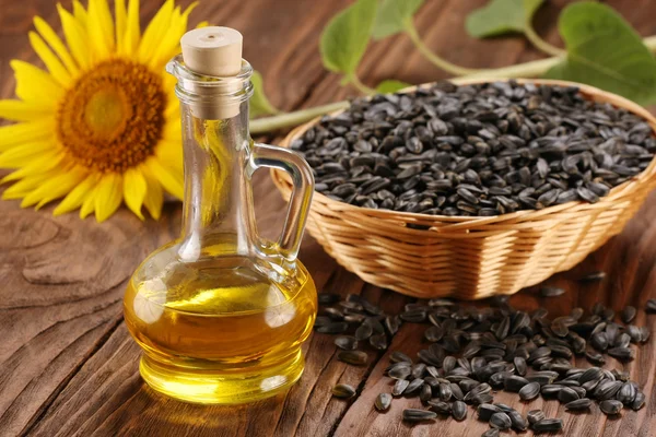 Sunflower oil, seed and sunflower — Stock Photo, Image