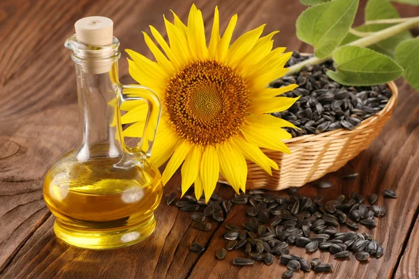 Olio di girasole, semi e girasole — Foto Stock