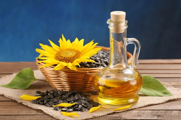 Olio di girasole, semi e girasole — Foto Stock