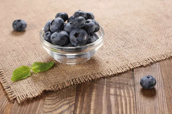 Fresh blueberries on a background of burlap — Stock Photo, Image