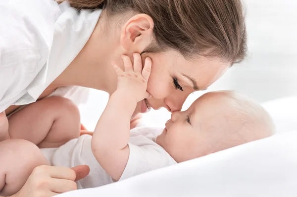 Mother and baby — Stock Photo, Image