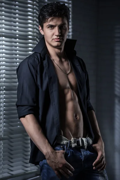 Genç bir adamın portresi