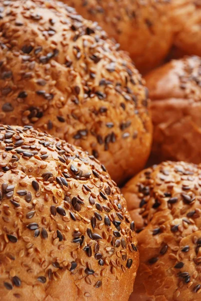 Buns with sesame in a woven basket — Stock Photo, Image