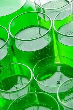 gözlük yeşil içecek