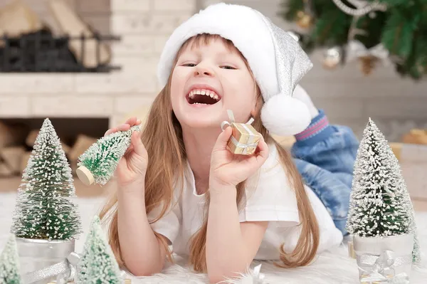 Child under the Christmas tree — Stock Photo, Image