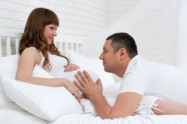 Pareja esperando por el niño —  Fotos de Stock