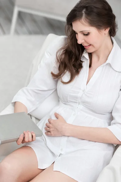 Mujer embarazada. — Foto de Stock