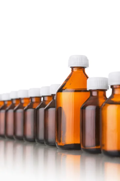 Bottiglie mediche in fila — Foto Stock