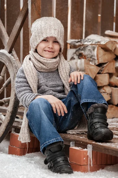 Boy in winter day — Stock Photo, Image