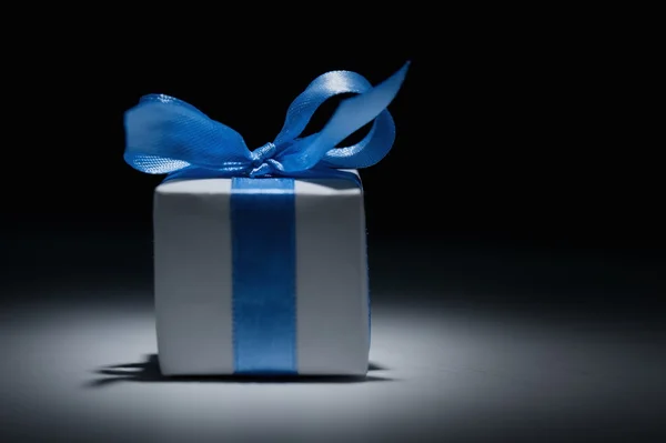 Коробка с подарком — стоковое фото