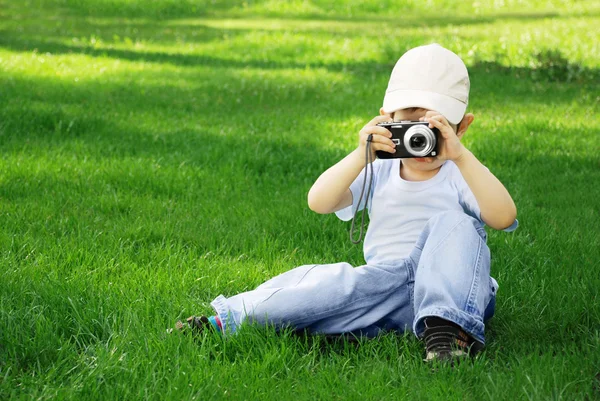 Niño con la cámara —  Fotos de Stock