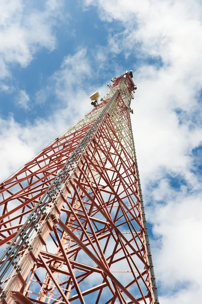 Torre de comunicação celular — Fotografia de Stock