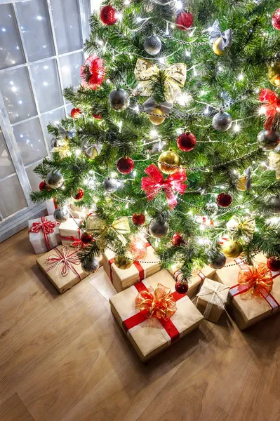 Fotos de Árbol de navidad de stock, imágenes de Árbol de navidad sin