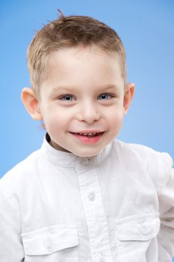 Beyaz küçük çocuk