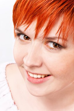 Kızıl saçlı kız.