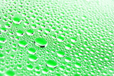 Camdaki su damlaları