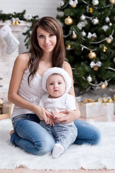 Madre con su hijo —  Fotos de Stock