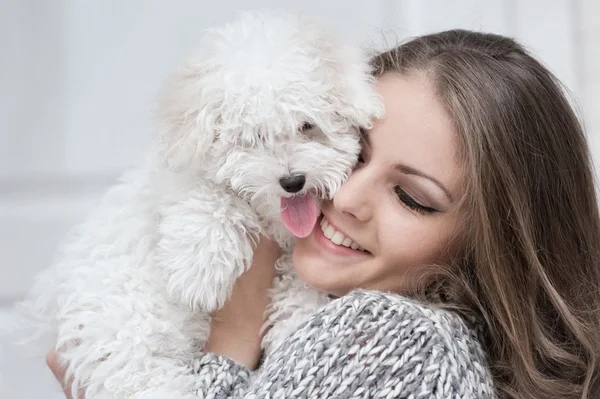 Menina com um cão — Fotografia de Stock