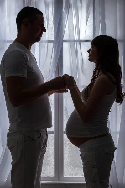 Couple attendant bébé — Photo