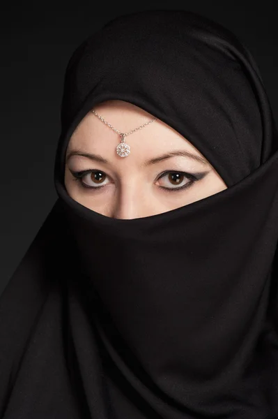 Kvinna i hijab — Stockfoto