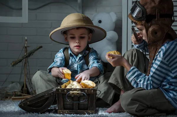 gece bu odada oynayan çocuk