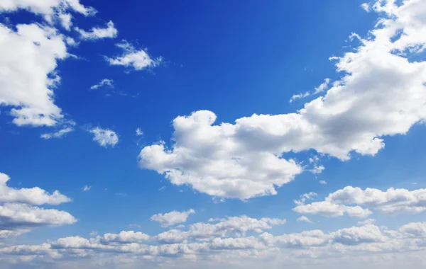 雲と青い空 — ストック写真