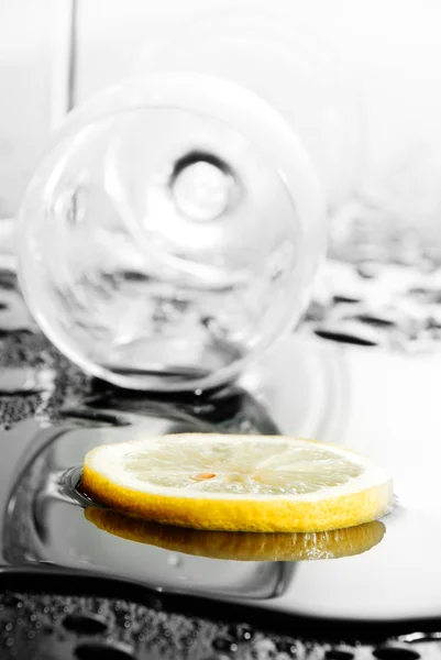 Wine glass and lemon — Stock Photo, Image
