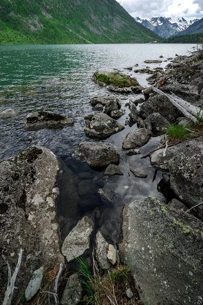 山区湖 — 图库照片