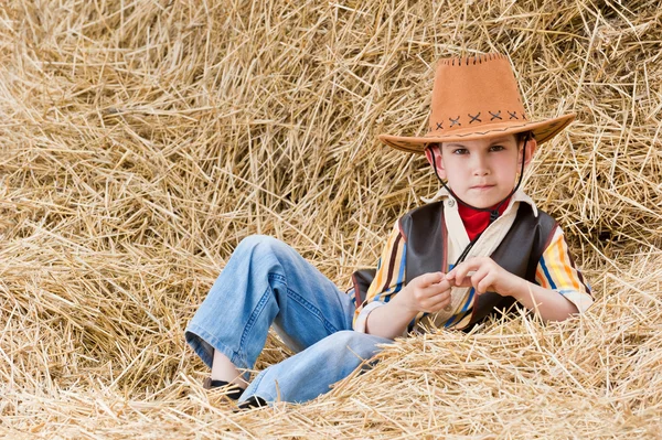 Pojke i cowboy kostym — Stockfoto