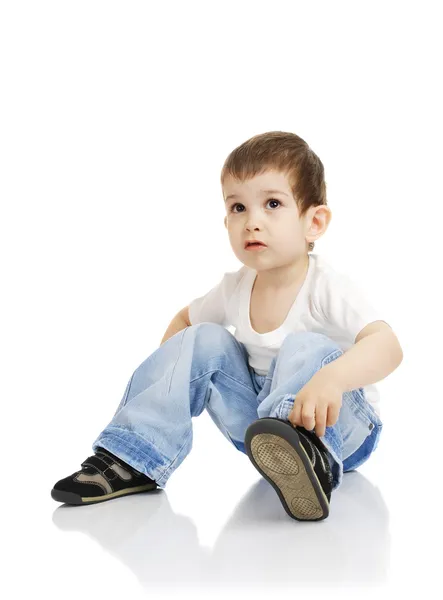 Kleine jongen jurken schoenen — Stockfoto