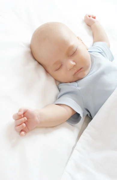 Nowo narodzone dziecko śpi — Zdjęcie stockowe