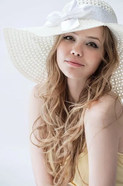 Portrait of a young girl — Stock Photo, Image