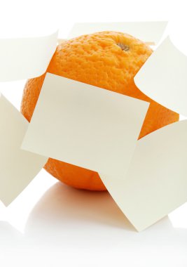 naranja con un notas