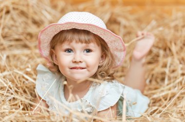 yemlikte yatan genç kız