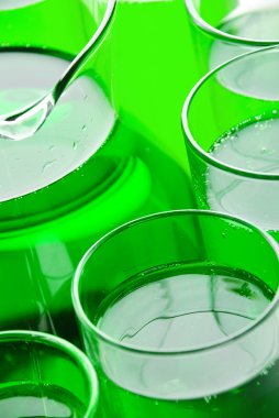 gözlük yeşil içecek