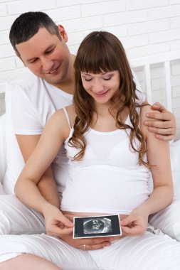 İki bebek için bekliyor