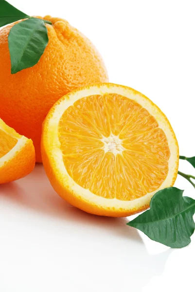 Arancione con foglie — Foto Stock
