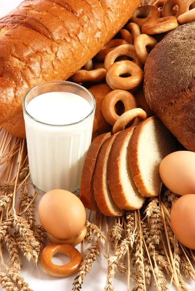 Trigo, pan, leche y huevos — Foto de Stock