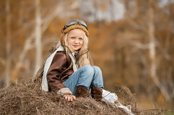 Bir paraşüt ile küçük kız — Stok fotoğraf