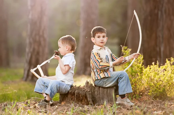 Two boys in the woods — Stock Photo, Image