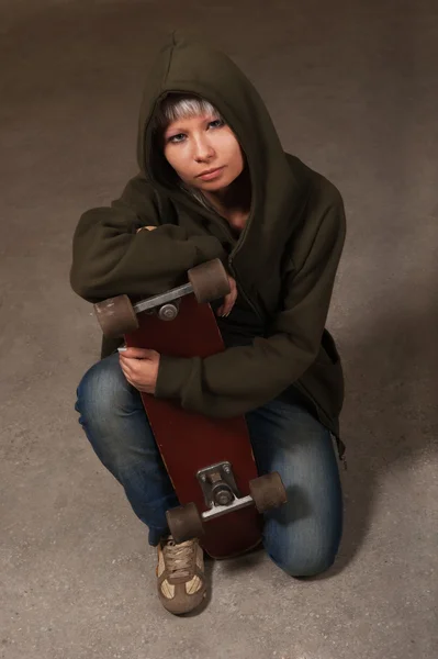 Girl with skateboard — Stock Photo, Image